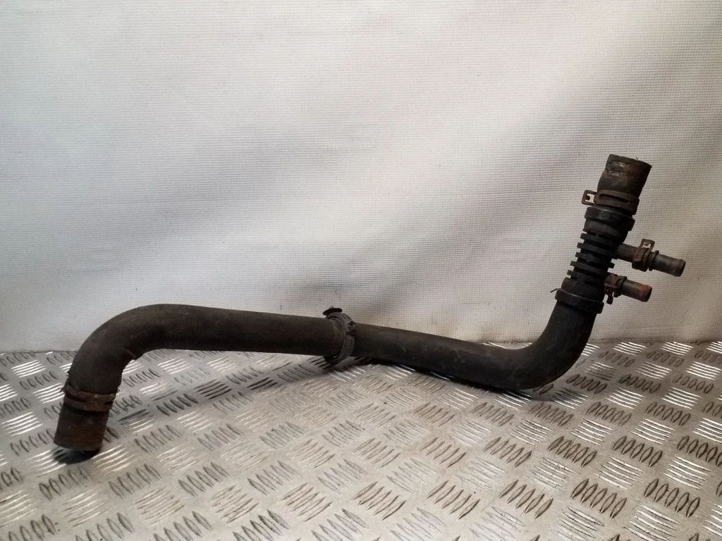 Engine coolant pipe/hose