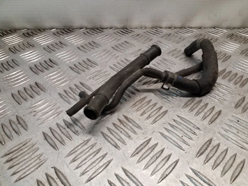 Engine coolant pipe/hose