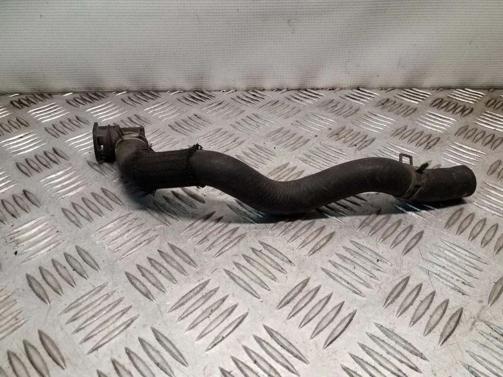 Engine coolant pipe/hose