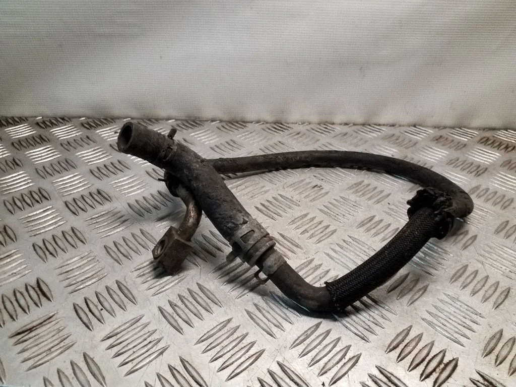 Engine coolant pipe/hose