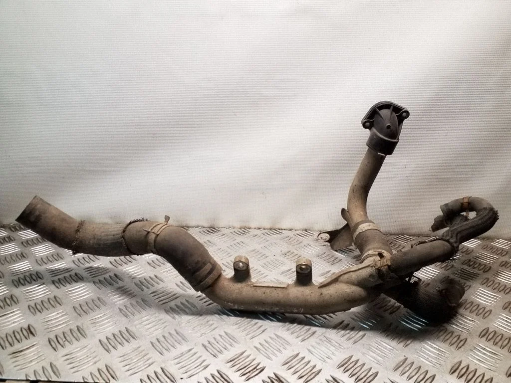 Engine coolant pipe/hose
