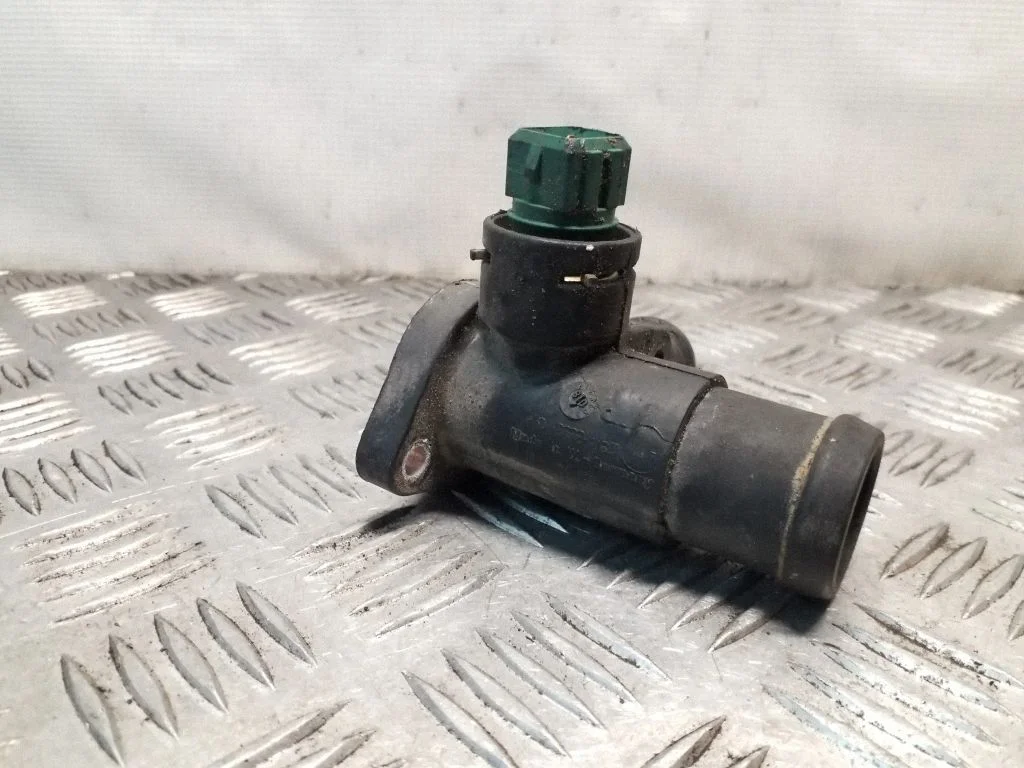 Engine coolant pipe/hose – Volkswagen Passat B5 (1997-2000)