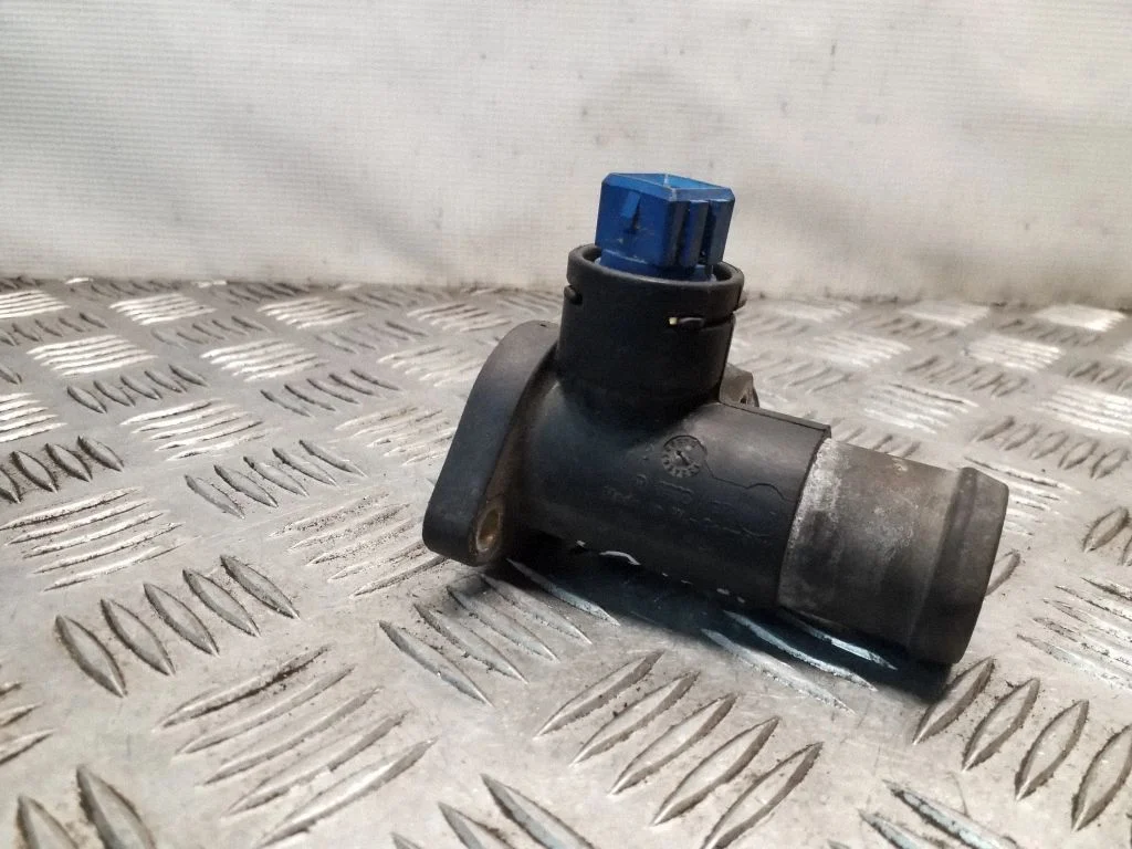Engine coolant pipe/hose – Volkswagen Passat B5 (1997-2000)