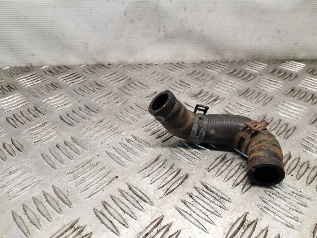 Engine coolant pipe/hose