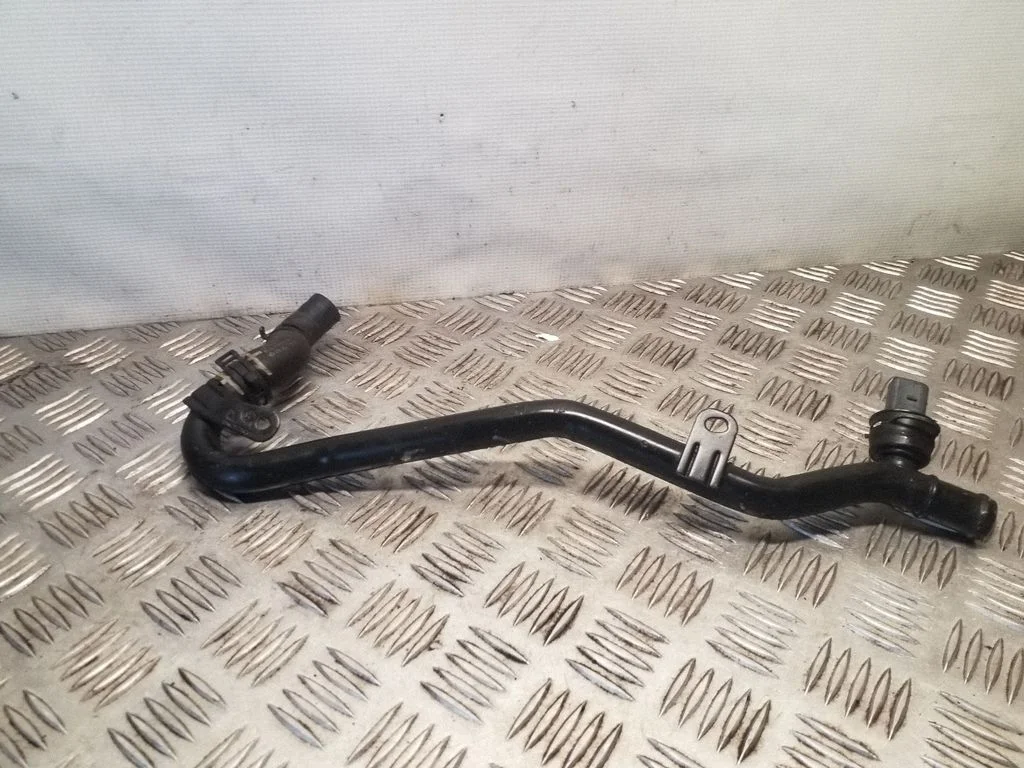 Przewody układu chłodzenia silnika 5N0121065