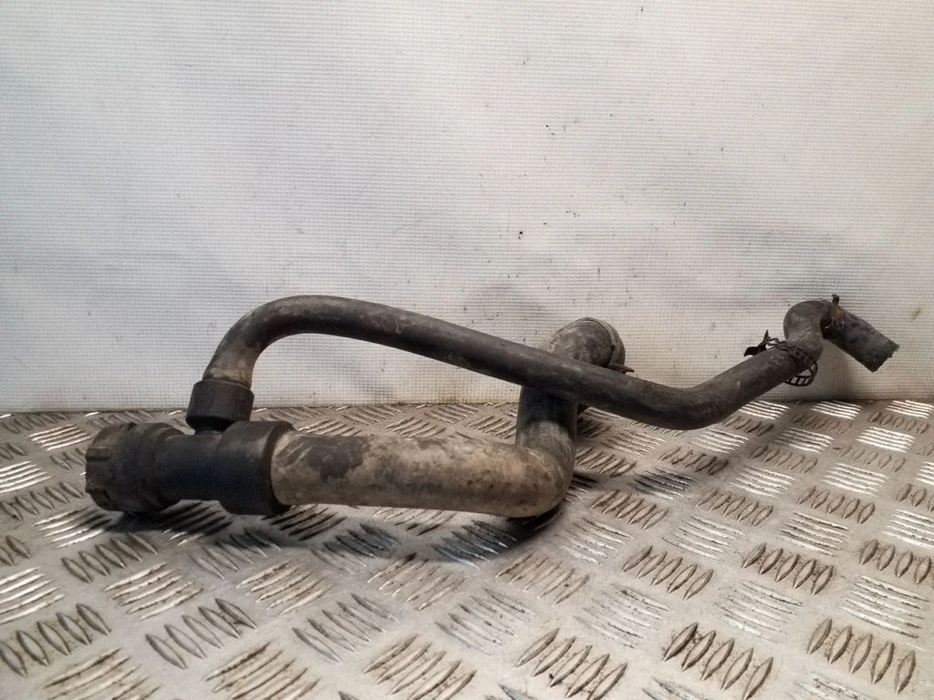 Motora dzesēšanas caurule (-es)/šļūtene (-es) 8D0121055F