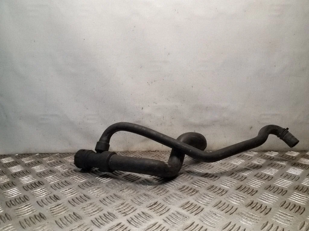 Motora dzesēšanas caurule (-es)/šļūtene (-es) 8D0121055F