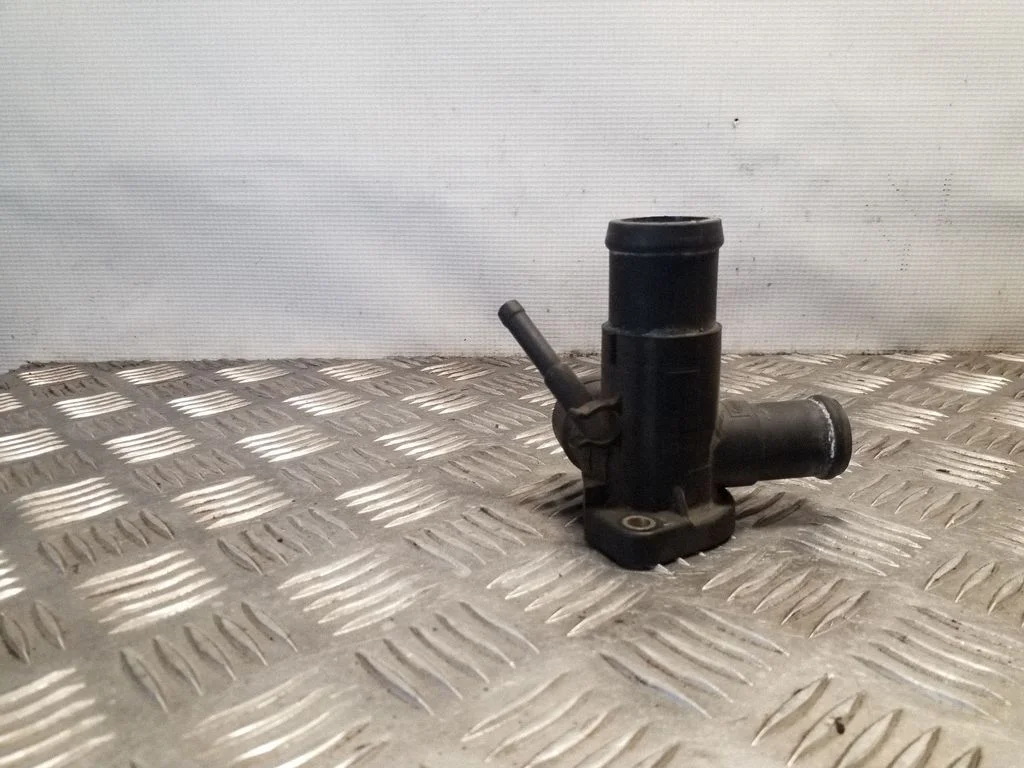 Engine coolant pipe/hose 068121133AE