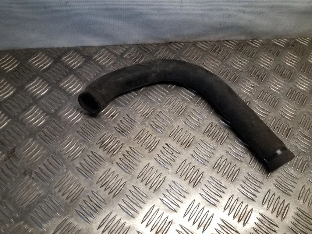 Engine coolant pipe/hose 8A0121051A