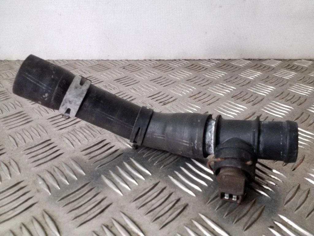 Engine coolant pipe/hose