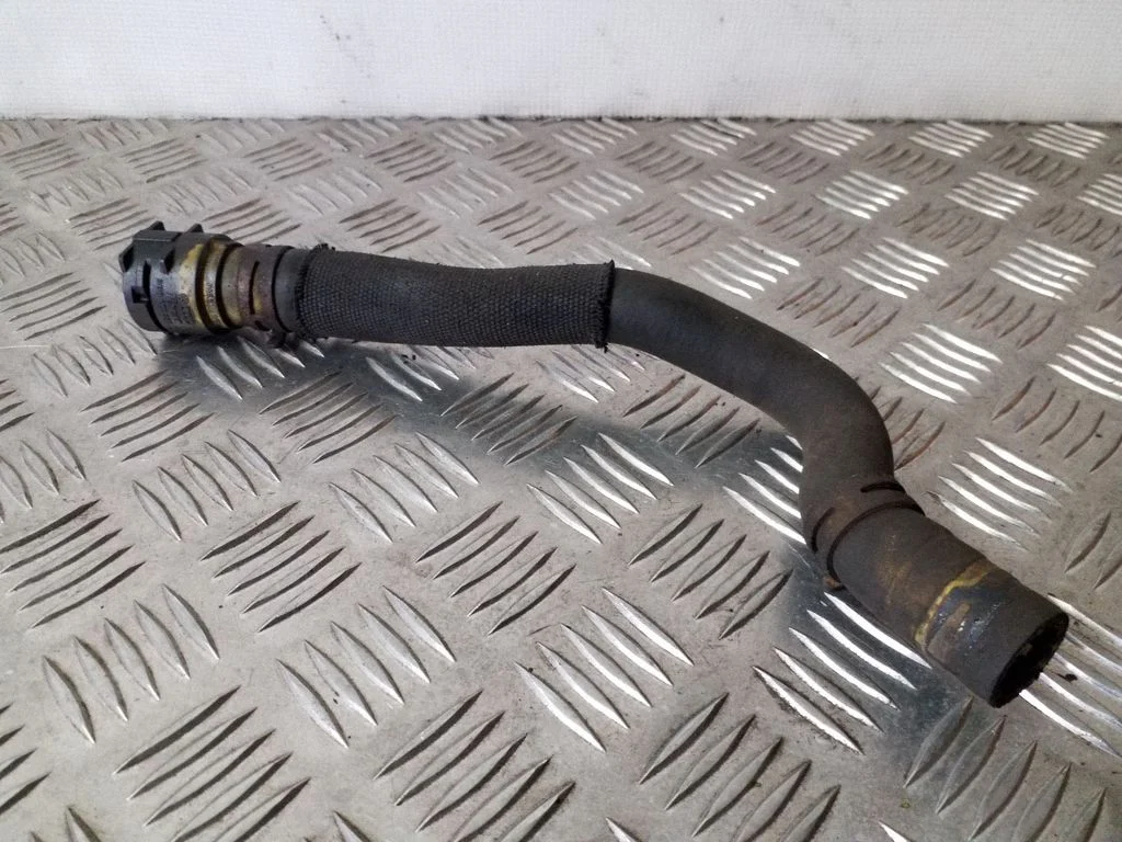 Engine coolant pipe/hose