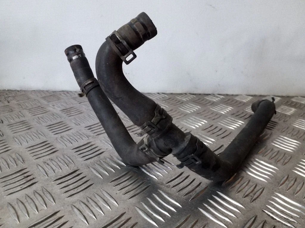 Engine coolant pipe/hose
