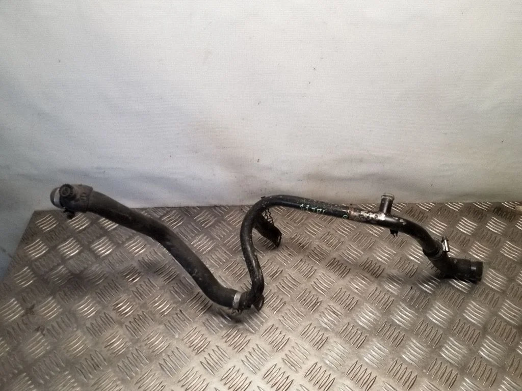 Engine coolant pipe/hose