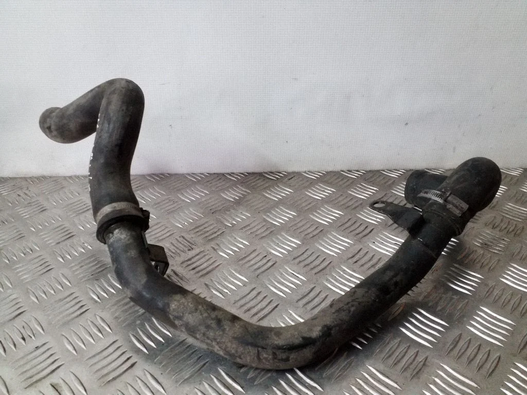 Motora dzesēšanas caurule (-es)/šļūtene (-es) 4A0121075G