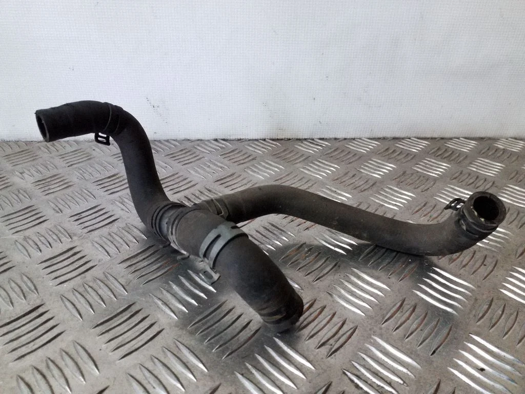 Engine coolant pipe/hose