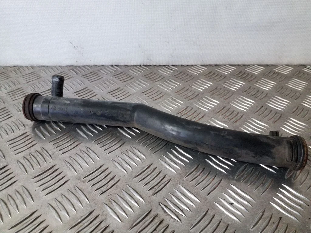 Engine coolant pipe/hose 03C121065B