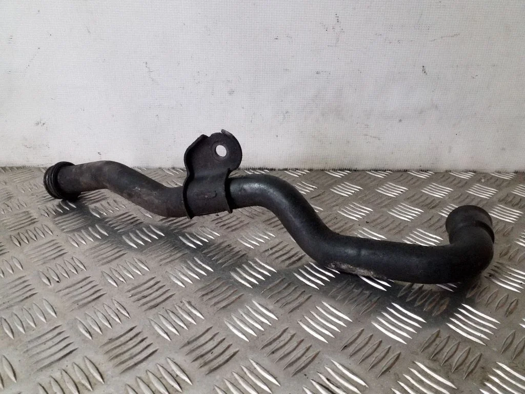 Engine coolant pipe/hose