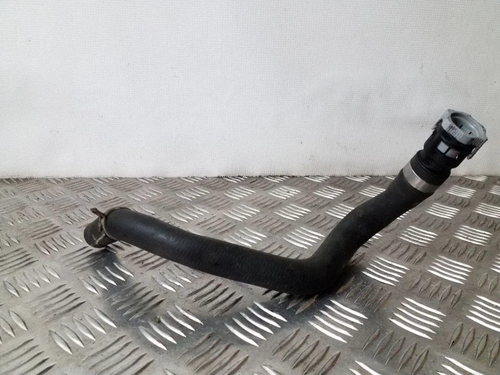 Engine coolant pipe/hose