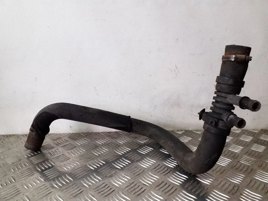 Engine coolant pipe/hose