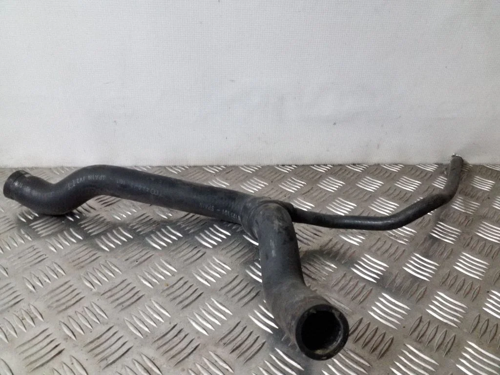 Motora dzesēšanas caurule (-es)/šļūtene (-es) 4A0121101