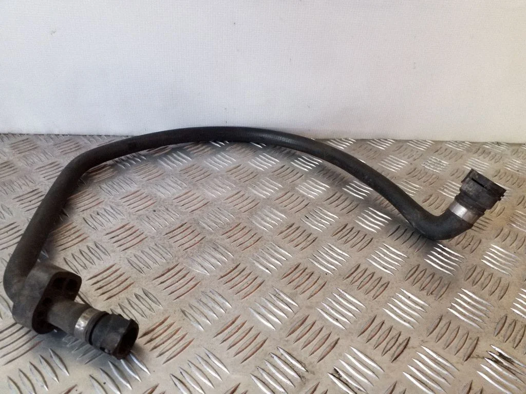 Engine coolant pipe/hose