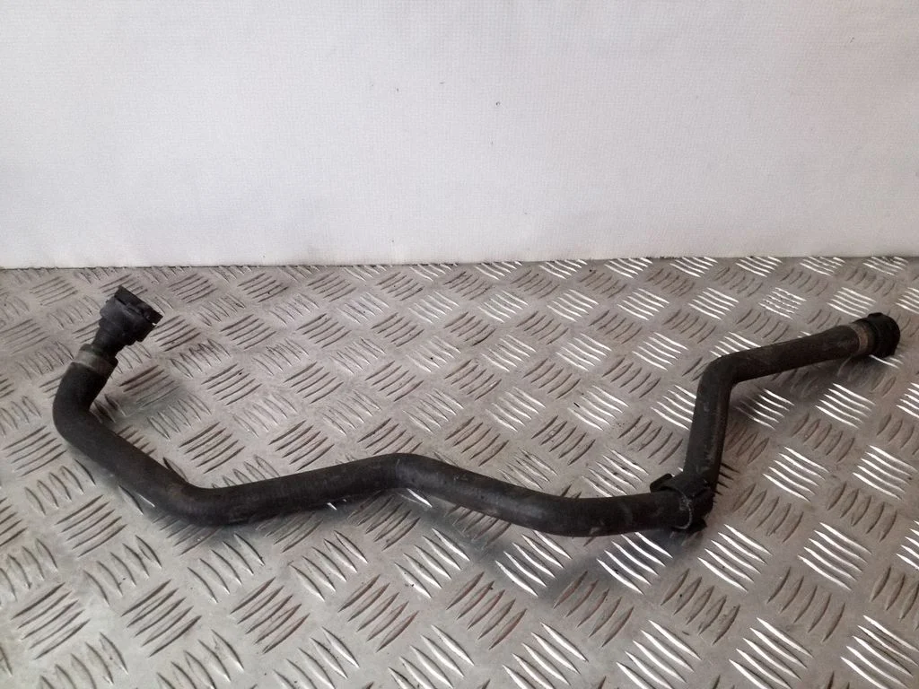 Engine coolant pipe/hose