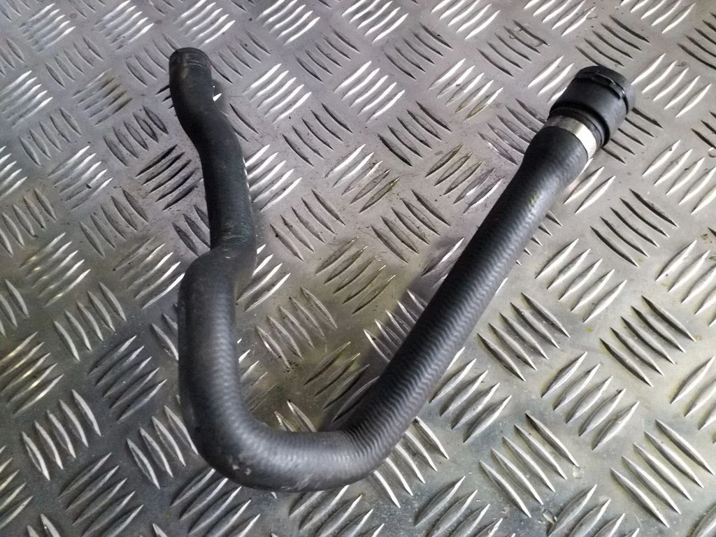 Engine coolant pipe/hose