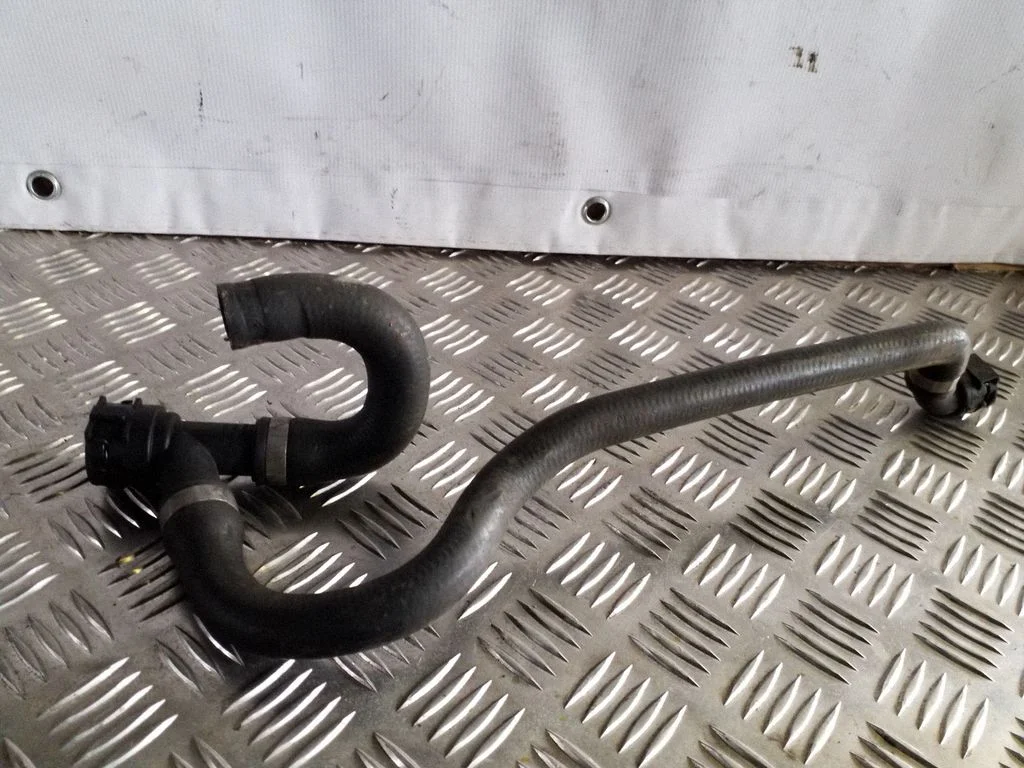 Engine coolant pipe/hose