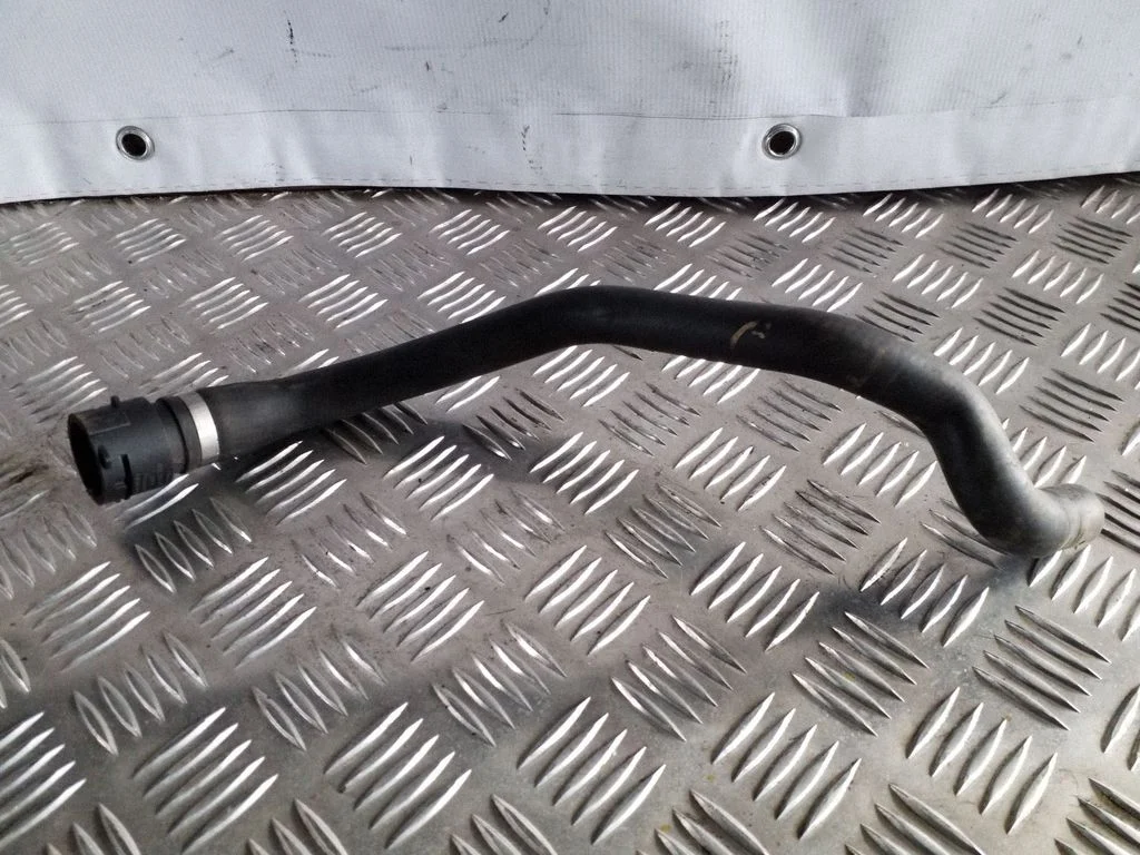 Engine coolant pipe/hose