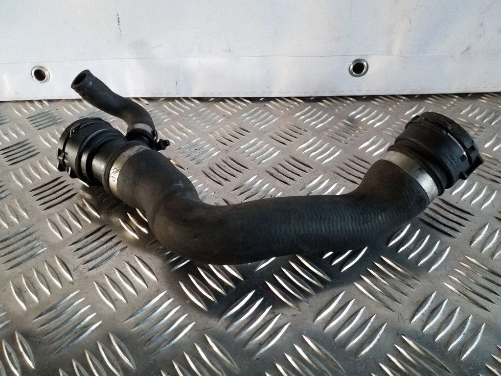 Engine coolant pipe/hose