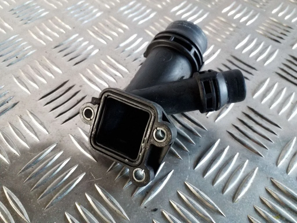Engine coolant pipe/hose 2247744