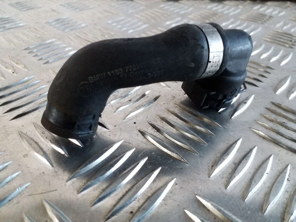 Engine coolant pipe/hose 7792622