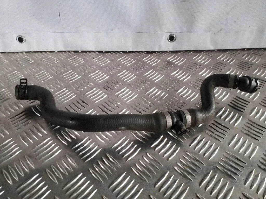 Engine coolant pipe/hose
