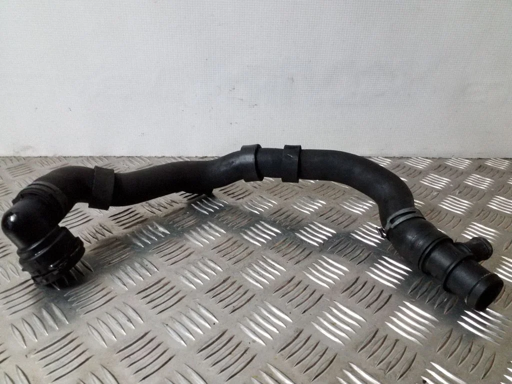 Engine coolant pipe/hose