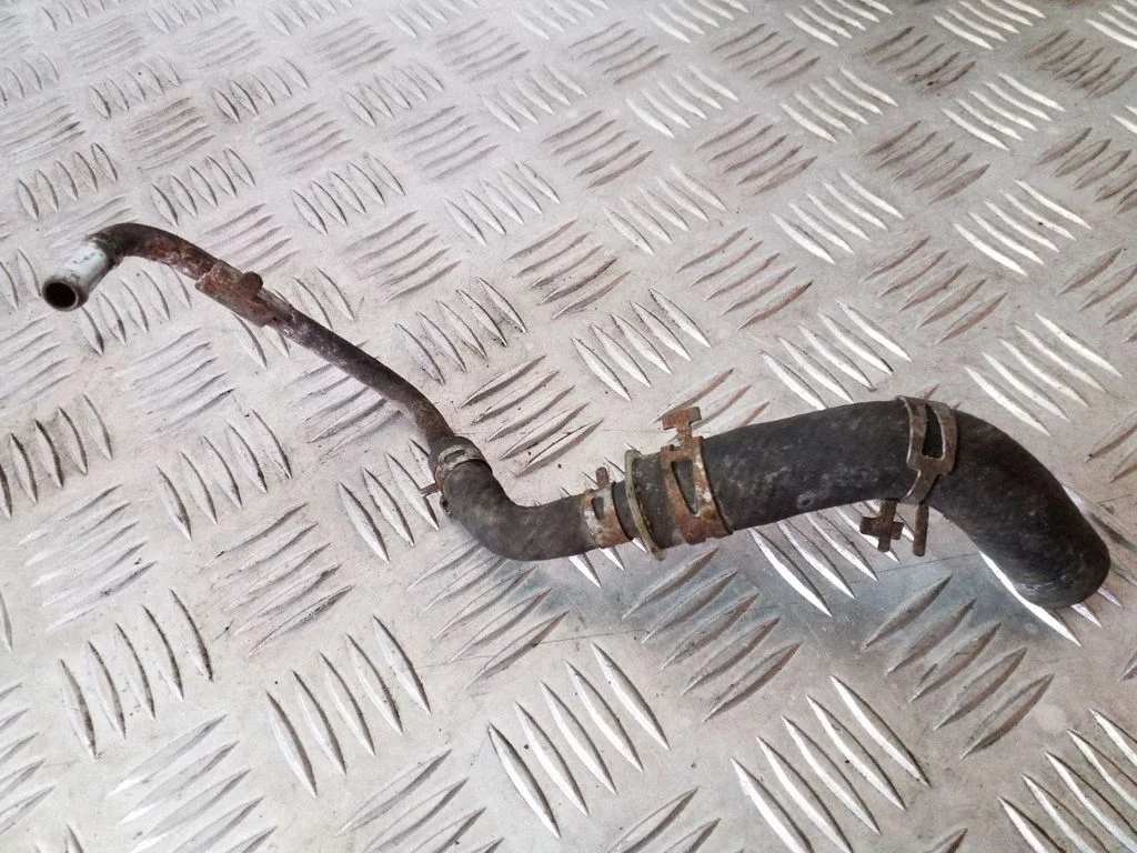 Engine coolant pipe/hose