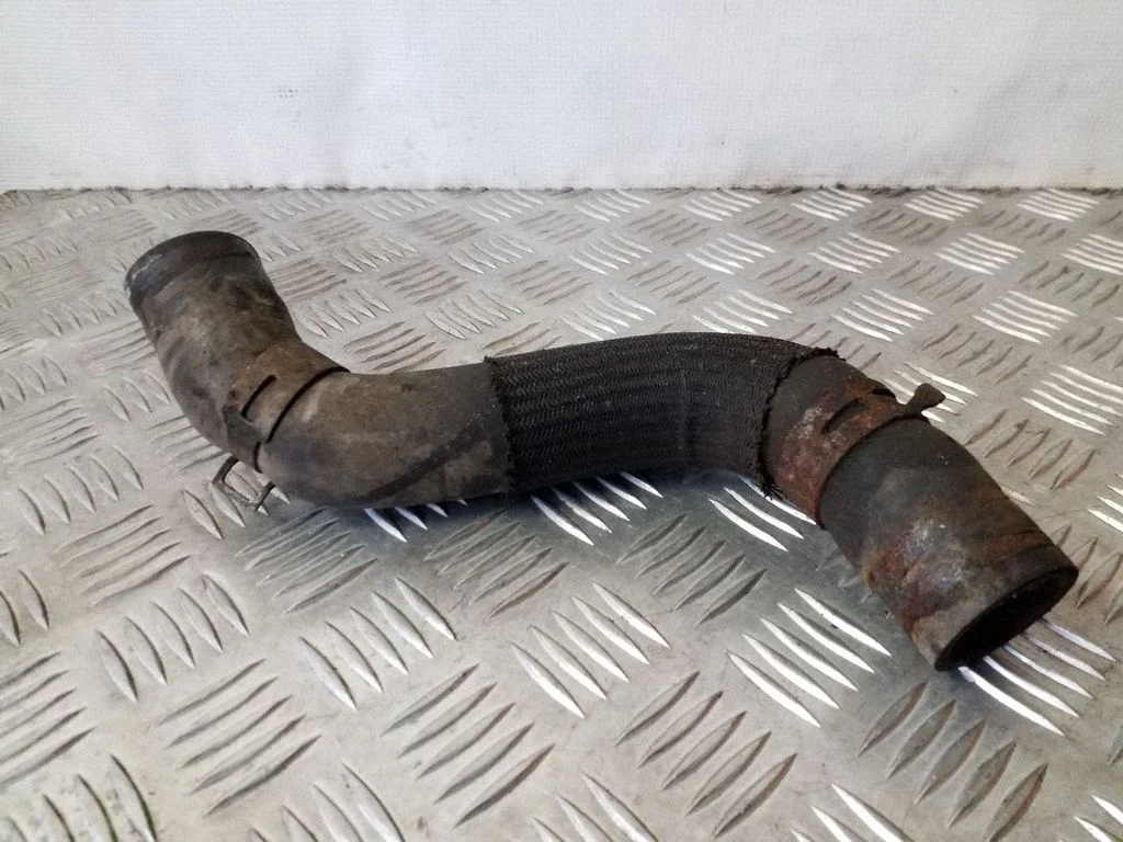 Engine coolant pipe/hose