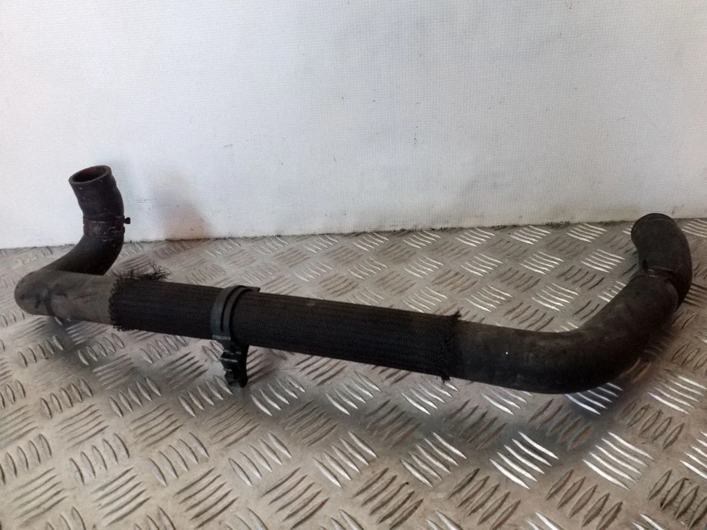Engine coolant pipe/hose