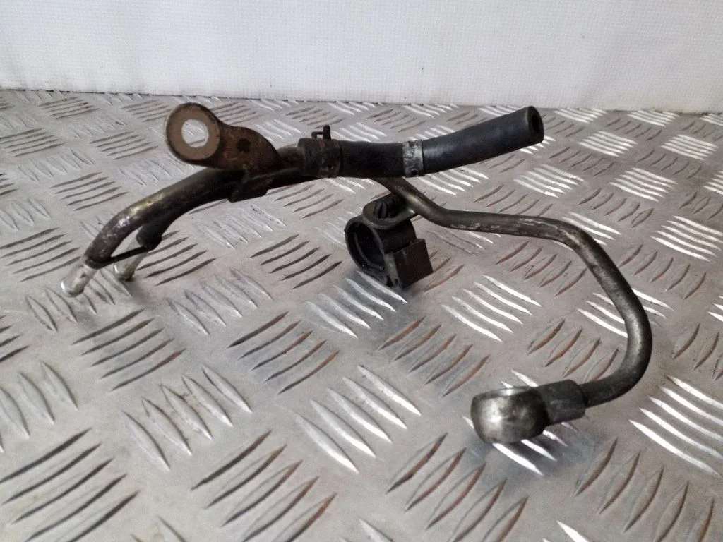 Engine coolant pipe/hose