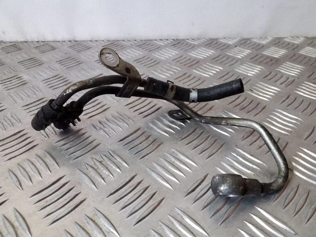 Engine coolant pipe/hose
