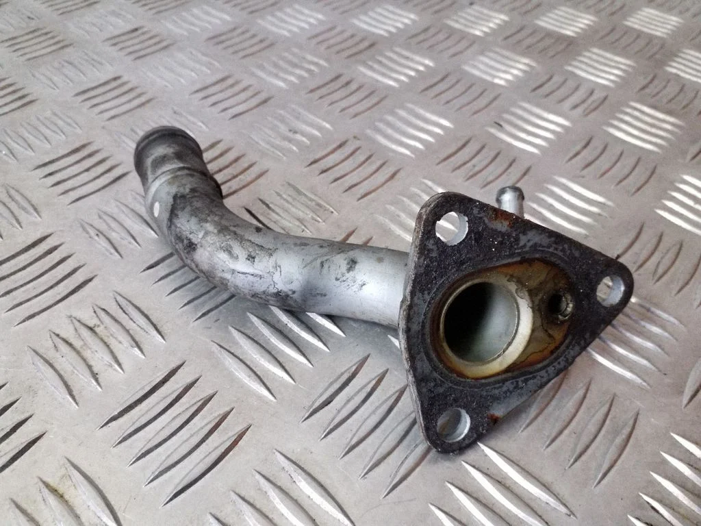 Engine coolant pipe/hose