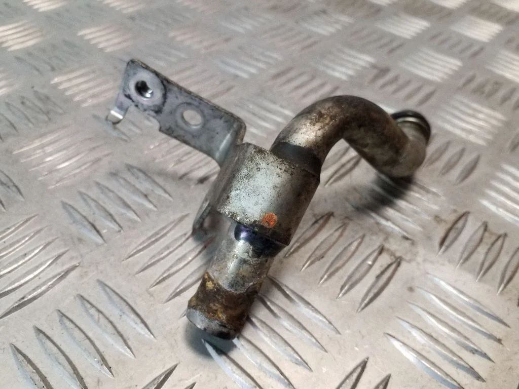 Engine coolant pipe/hose
