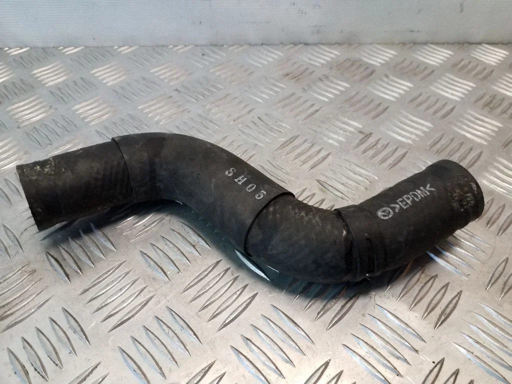 Engine coolant pipe/hose