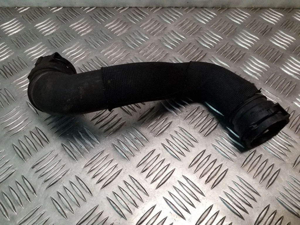 Engine coolant pipe/hose