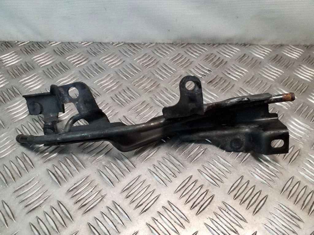 Engine coolant pipe/hose