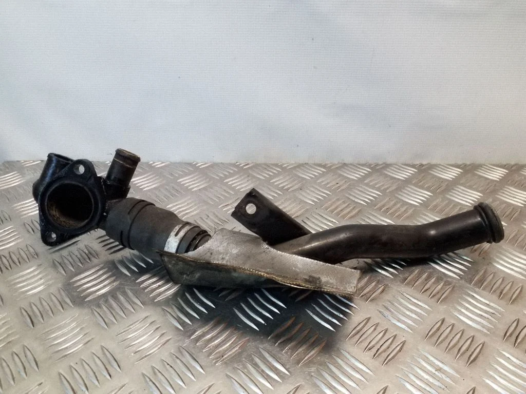 Engine coolant pipe/hose