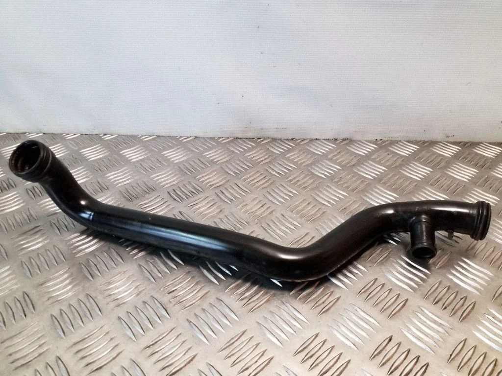 Engine coolant pipe/hose