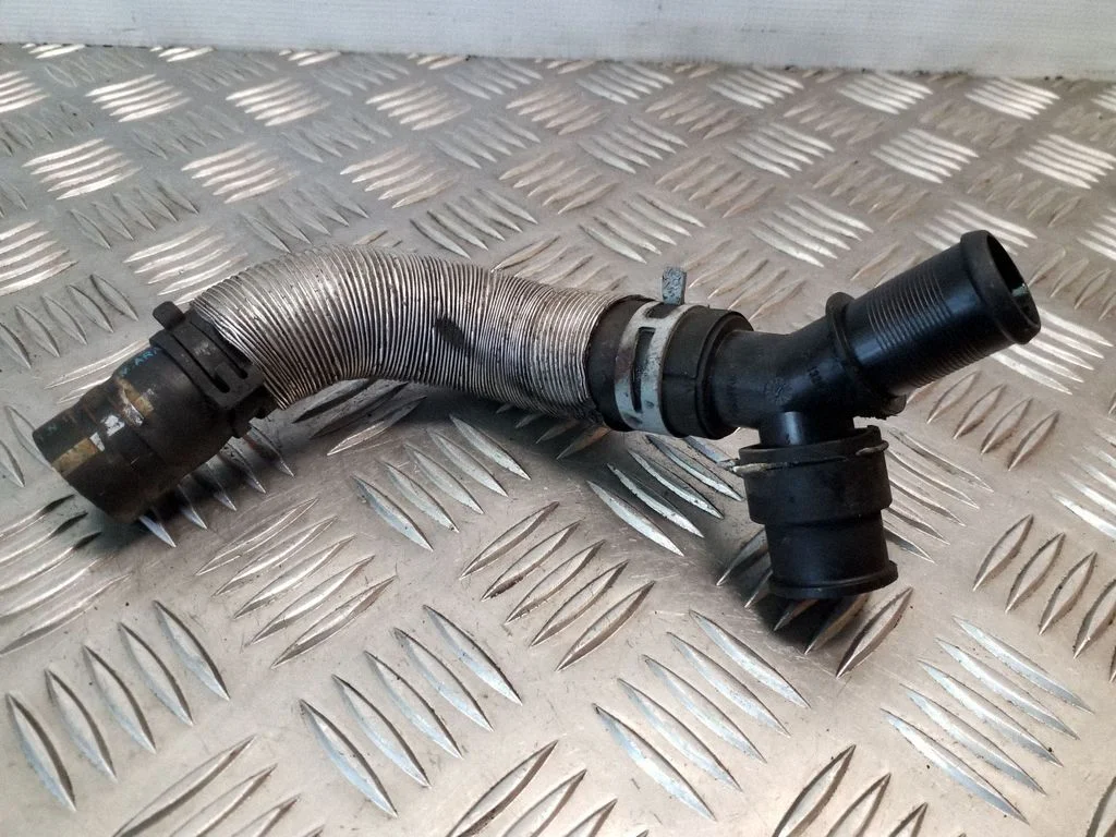 Engine coolant pipe/hose