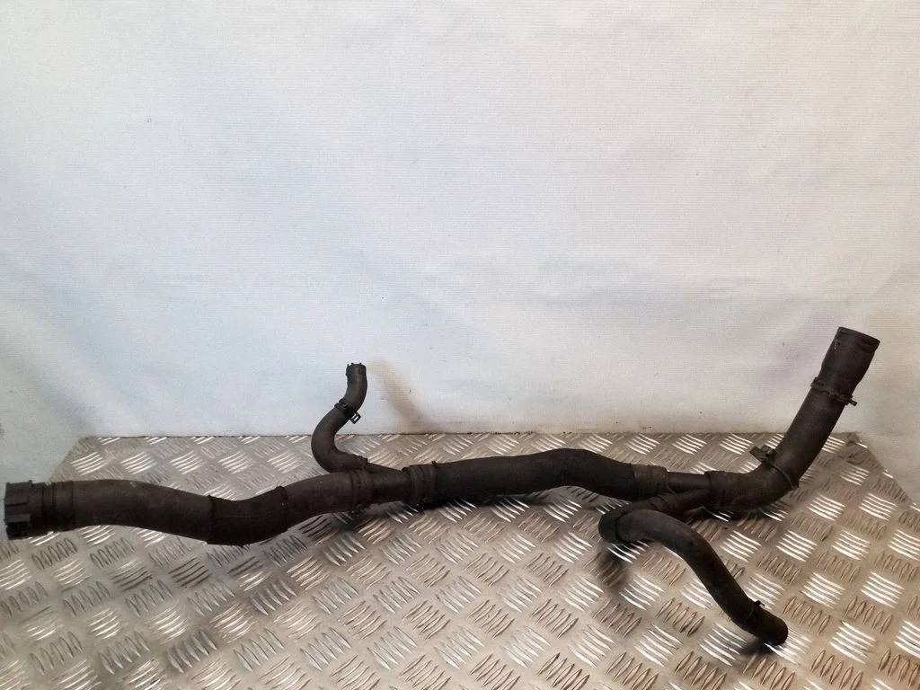 Engine coolant pipe/hose