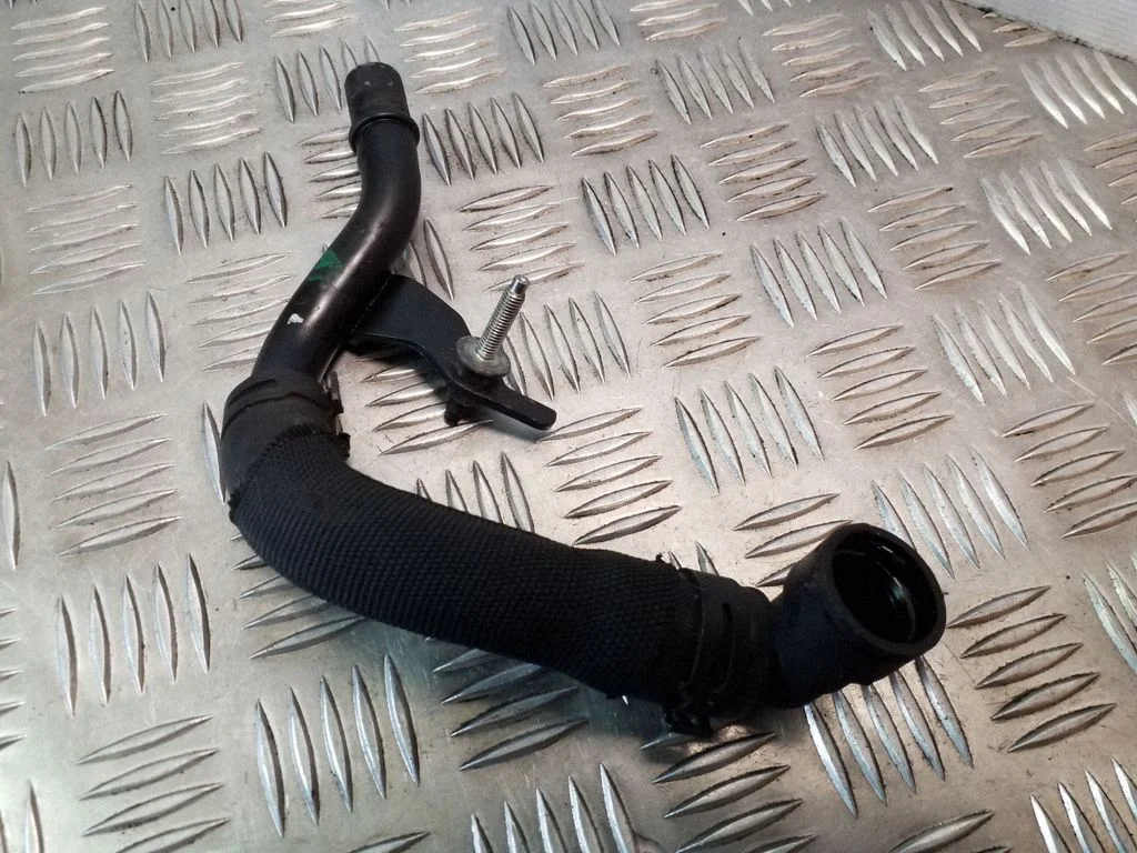 Engine coolant pipe/hose