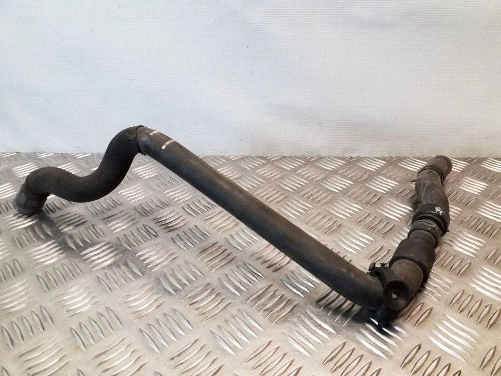 Engine coolant pipe/hose